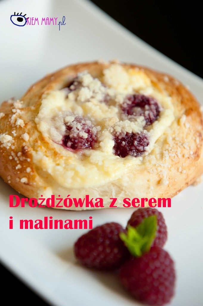 Drożdżówka z serem i malinami