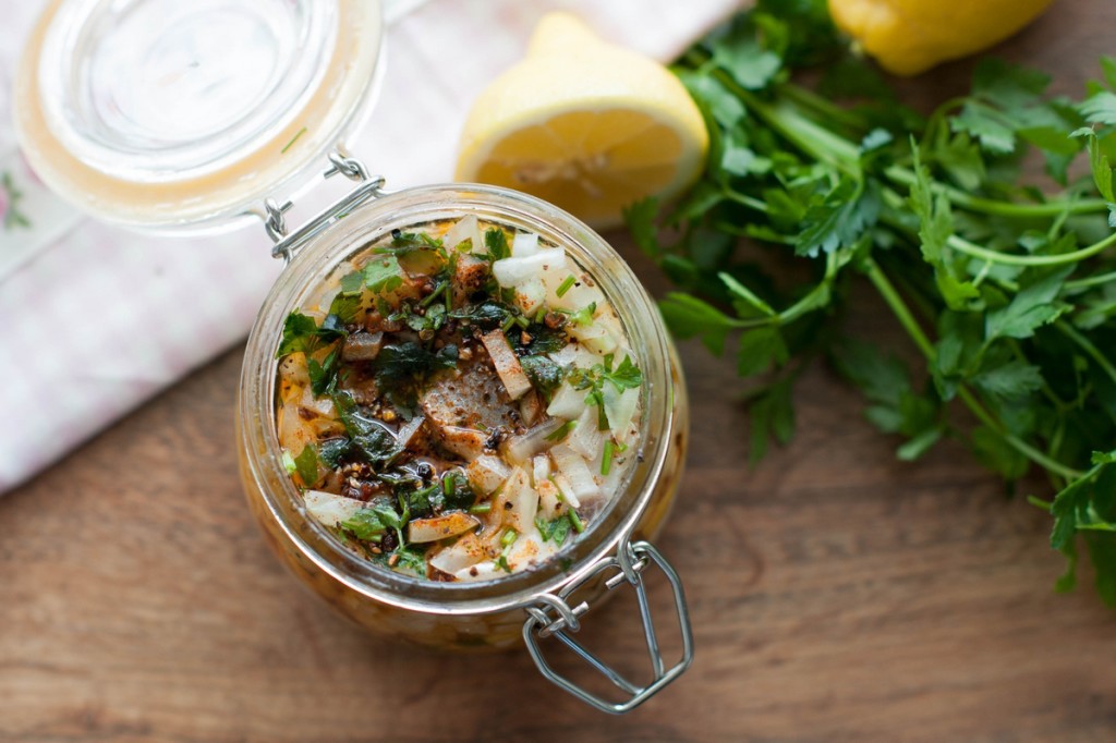 śledzie z przyprawami korzennymi